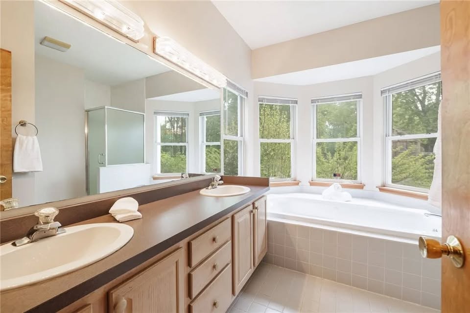4 bedroom House in Rochester, New York - Image 16