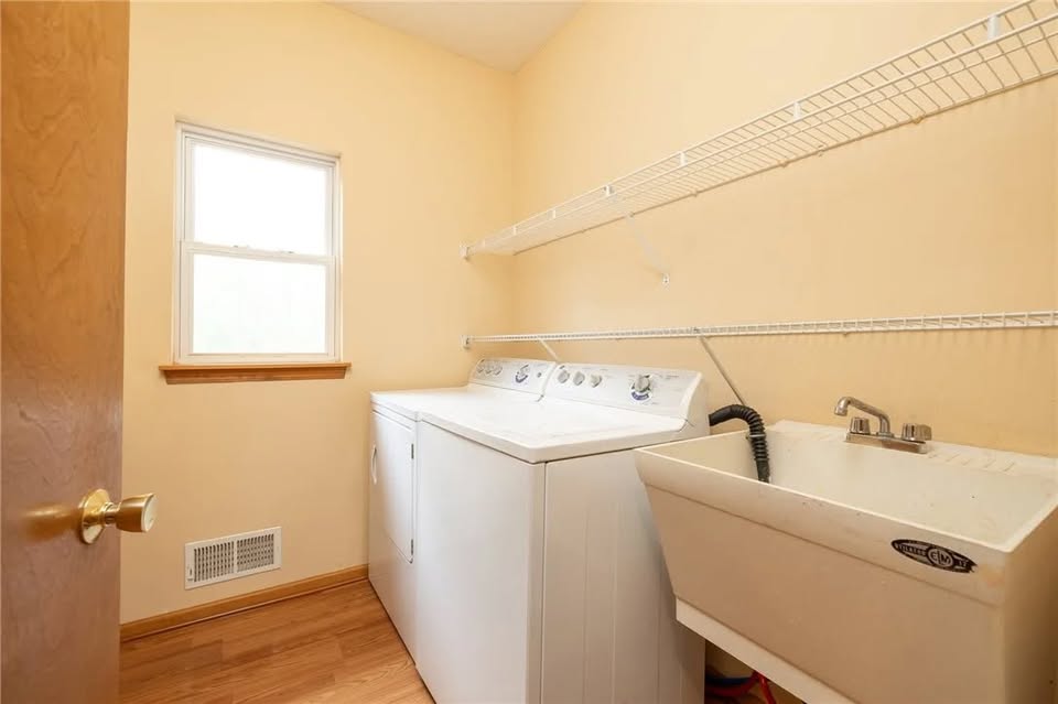 4 bedroom House in Rochester, New York - Image 8
