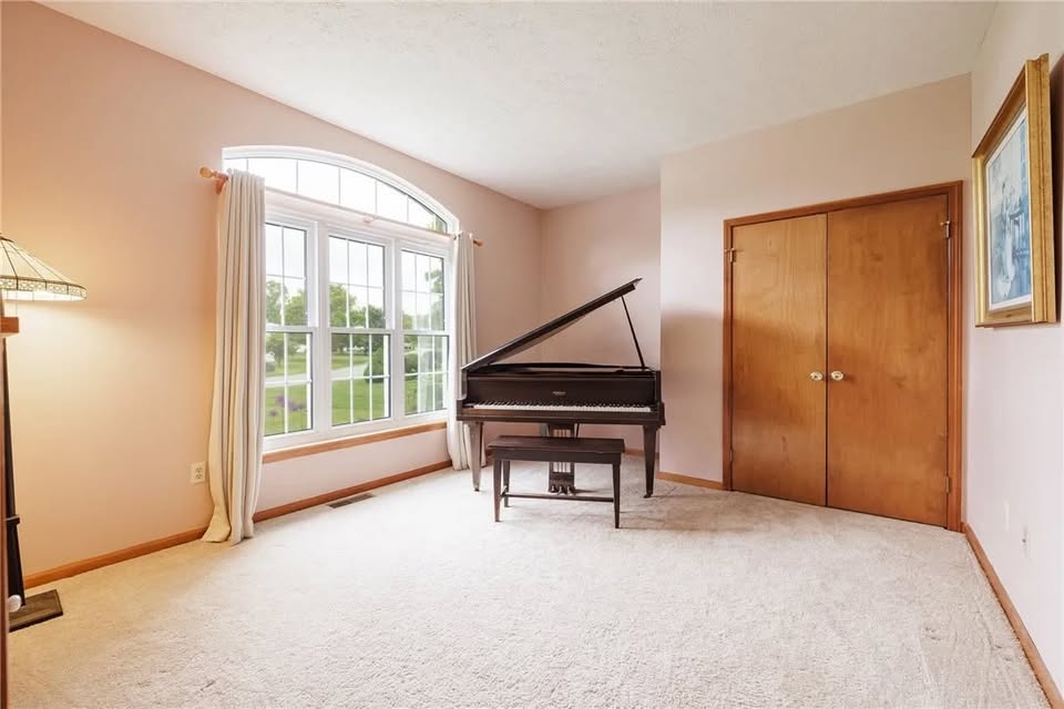 4 bedroom House in Rochester, New York - Image 12