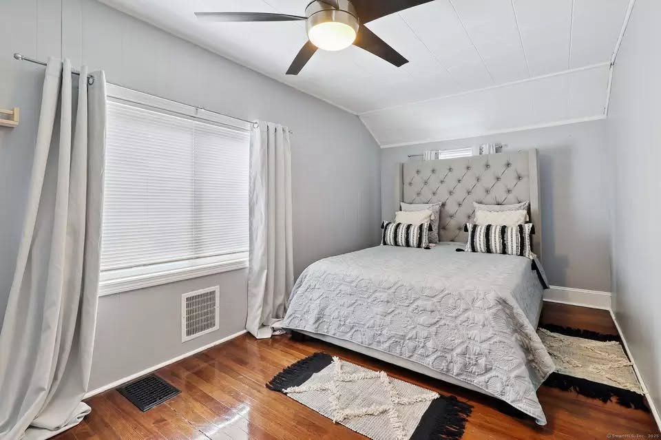 3 bedroom House in Bridgeport, Connecticut - Image 8