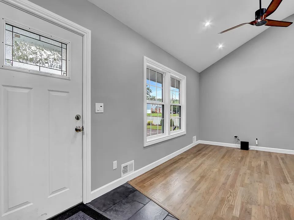 3 bedroom House in Port Jefferson, New York - Image 7