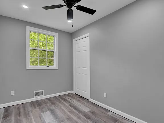 3 bedroom House in Port Jefferson, New York - Image 6