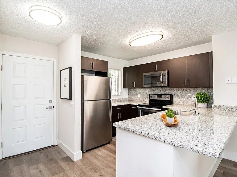2 bedroom House in Miramar, Florida - Image 3