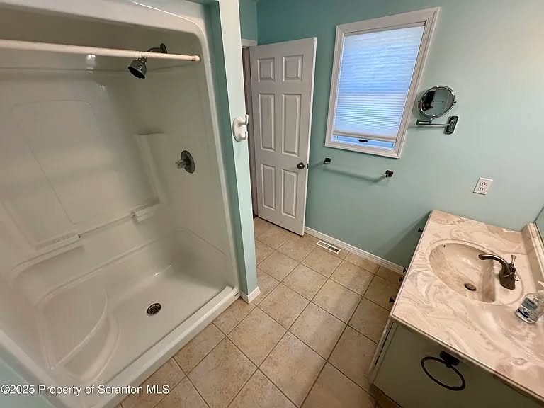 3 bedroom House in Greenfields, Pennsylvania - Image 5