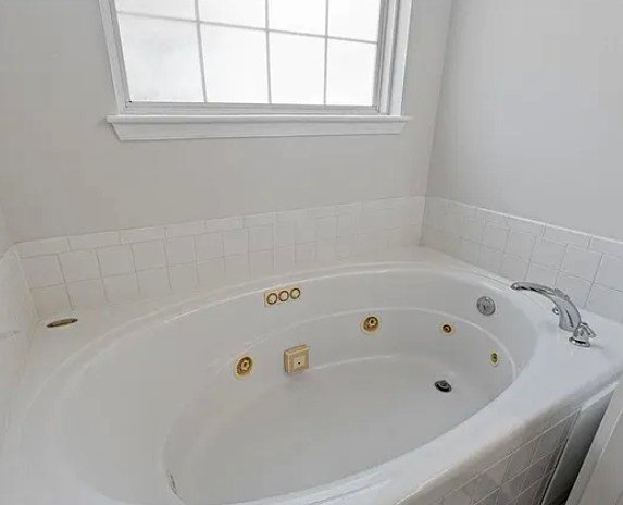3 bedroom House in Chicago, Illinois - Image 2