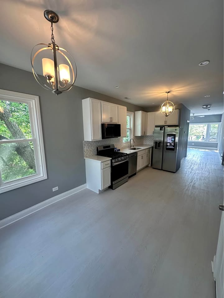 Charming 3-Bedroom Apartment in the Heart of Chicago