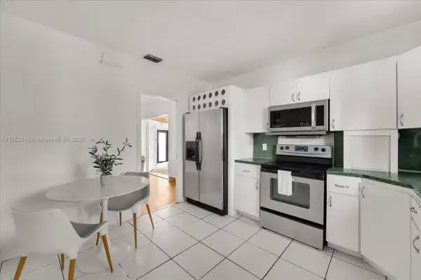 3 bedroom House in Miami, Florida - Image 15