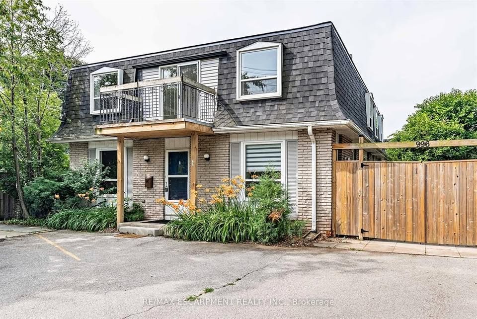 3 bedroom House in Burlington, Ontario - Image 10