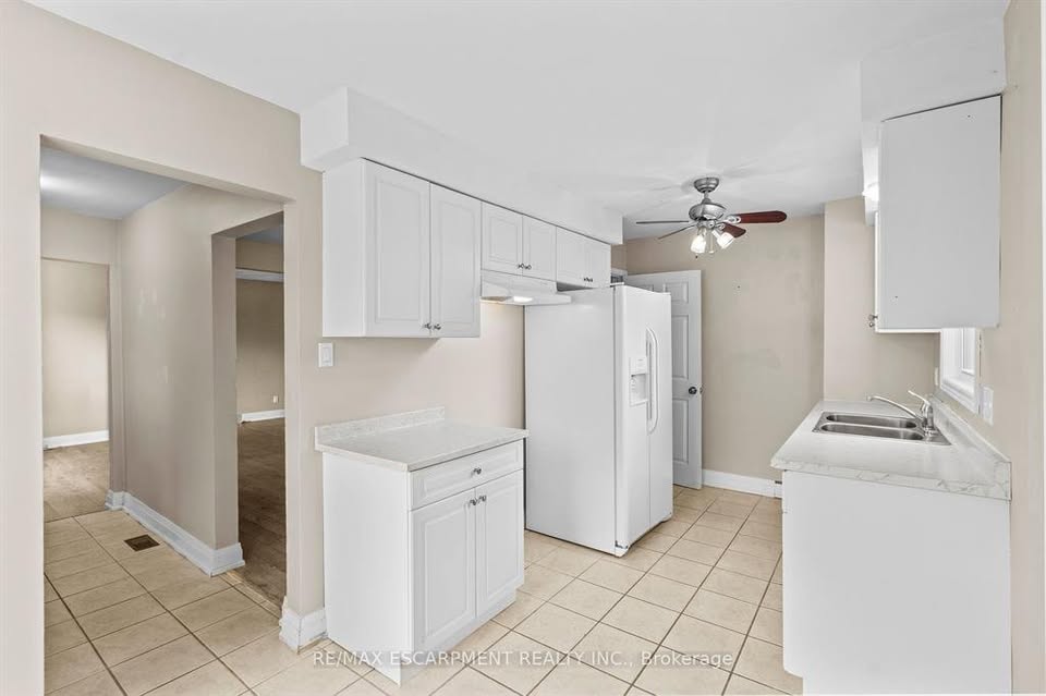 3 bedroom House in Burlington, Ontario - Image 19