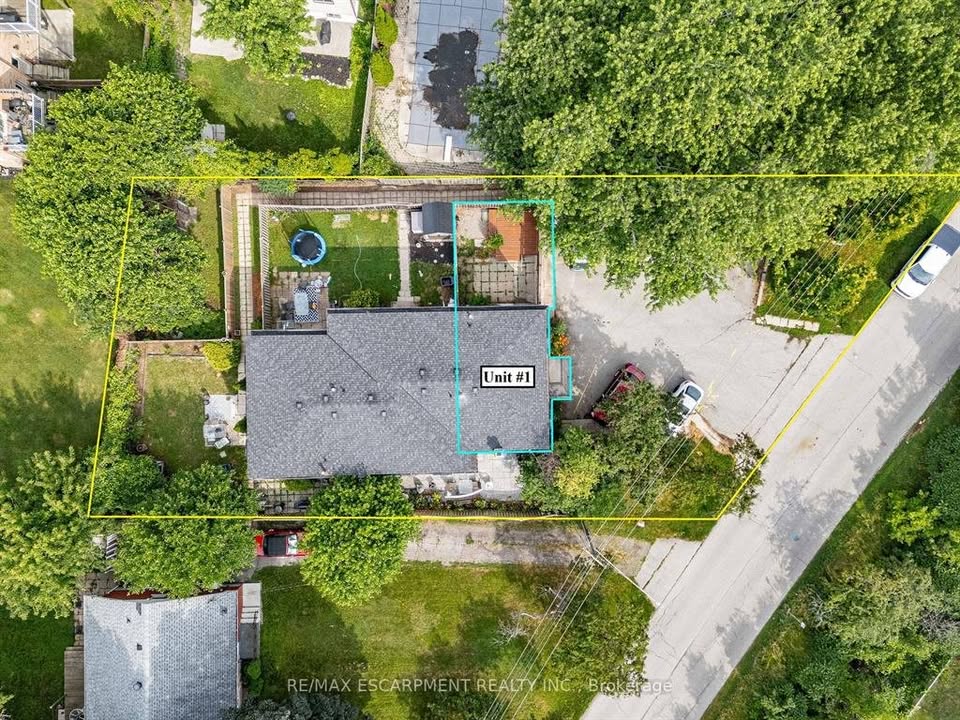 3 bedroom House in Burlington, Ontario - Image 9