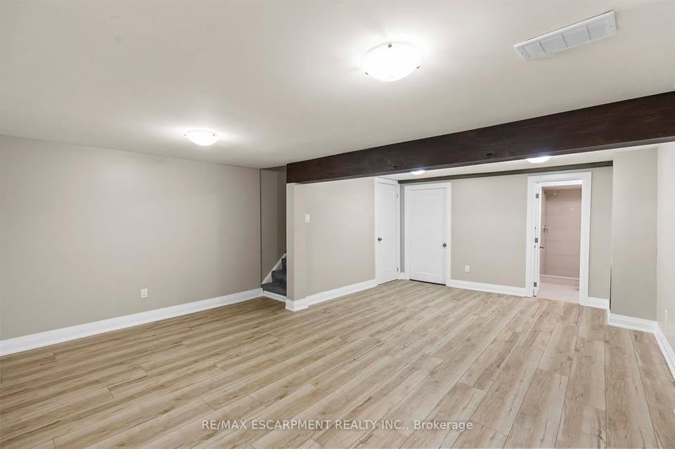 3 bedroom House in Burlington, Ontario - Image 14