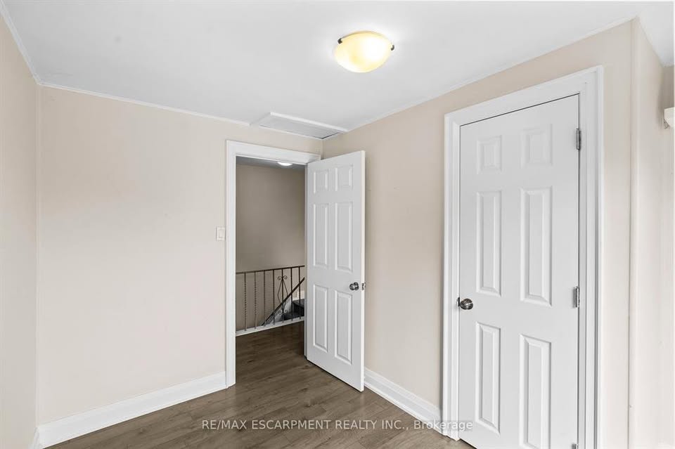 3 bedroom House in Burlington, Ontario - Image 6