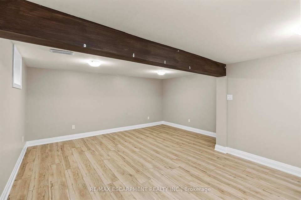 3 bedroom House in Burlington, Ontario - Image 7