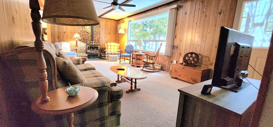 3 bedroom House in Kawartha Lakes, Ontario - Image 12