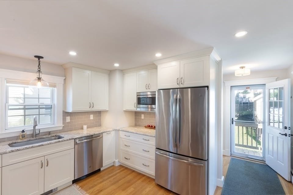 2 bedroom House in Medford, Massachusetts - Image 4
