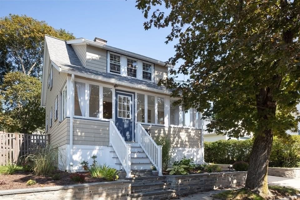 2 bedroom House in Medford, Massachusetts - Image 1