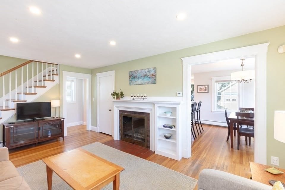 2 bedroom House in Medford, Massachusetts - Image 9