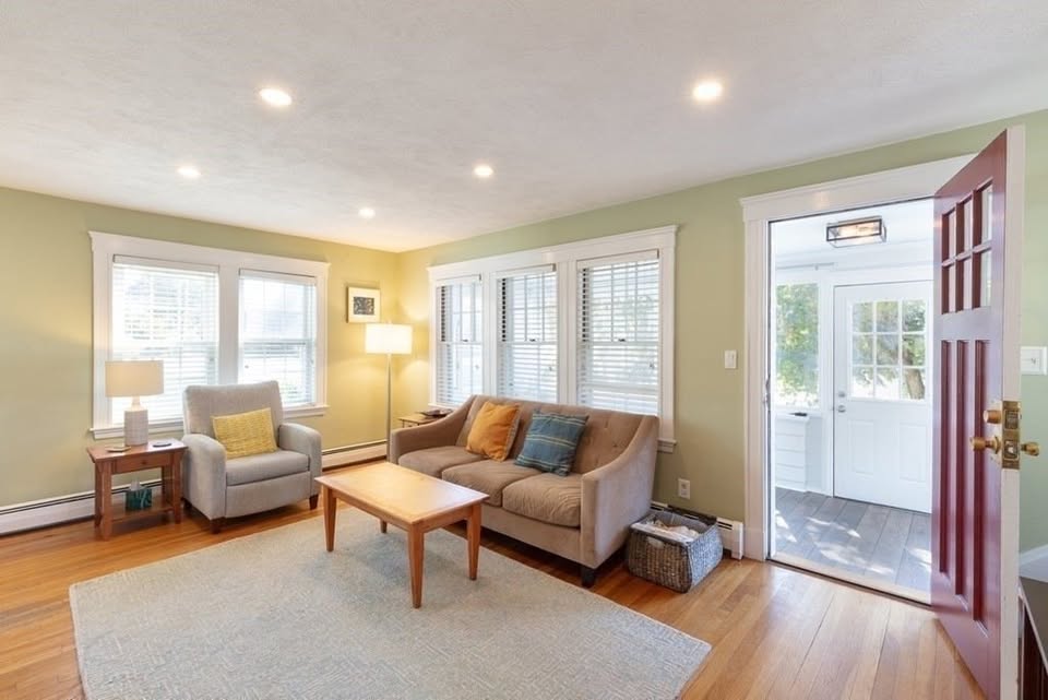 2 bedroom House in Medford, Massachusetts - Image 13