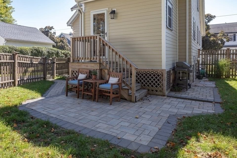 2 bedroom House in Medford, Massachusetts - Image 10