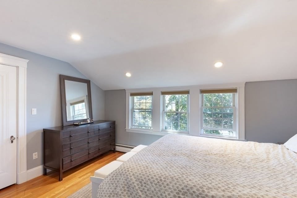 2 bedroom House in Medford, Massachusetts - Image 3