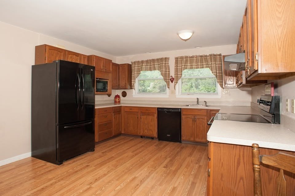 3 bedroom House in Medway, Massachusetts - Image 12