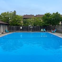 3 bedroom House in Toronto, Ontario - Image 9