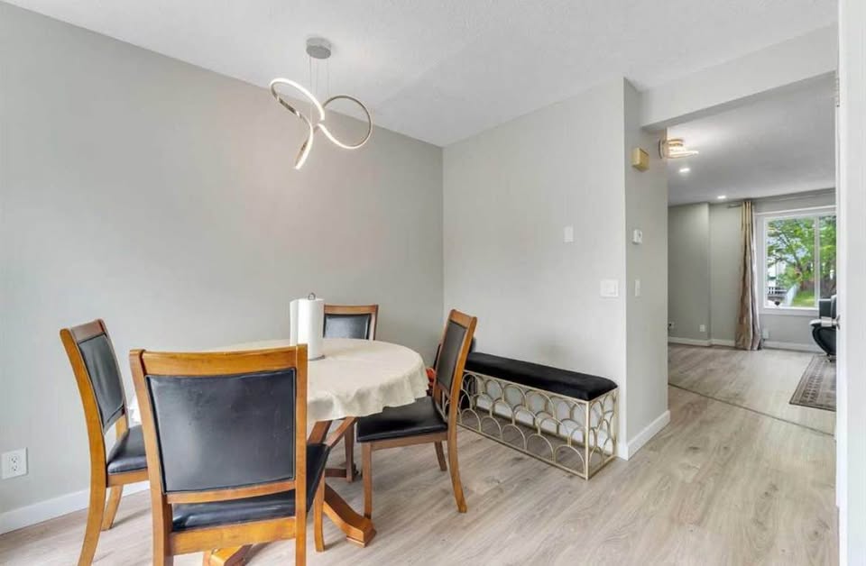 4 bedroom House in Calgary, Alberta