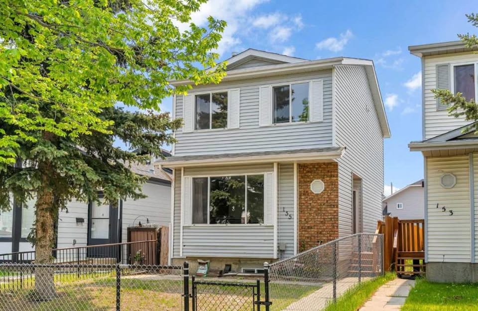 4 bedroom House in Calgary, Alberta - Image 9