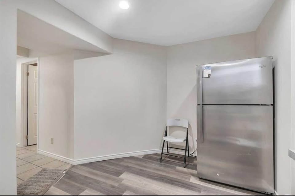 4 bedroom House in Calgary, Alberta - Image 12