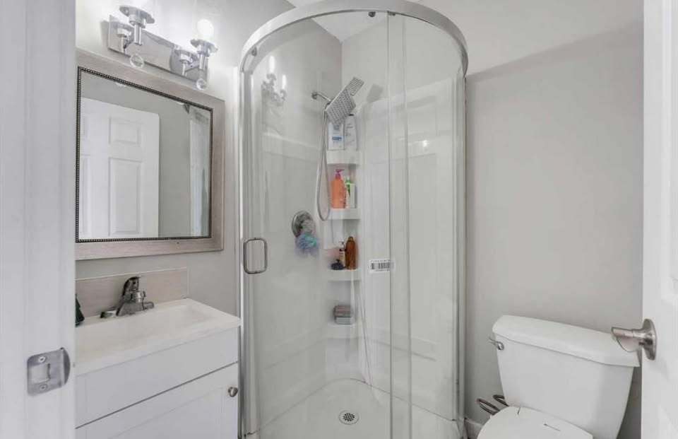 4 bedroom House in Calgary, Alberta - Image 7