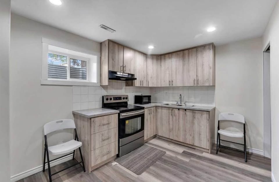 4 bedroom House in Calgary, Alberta - Image 8