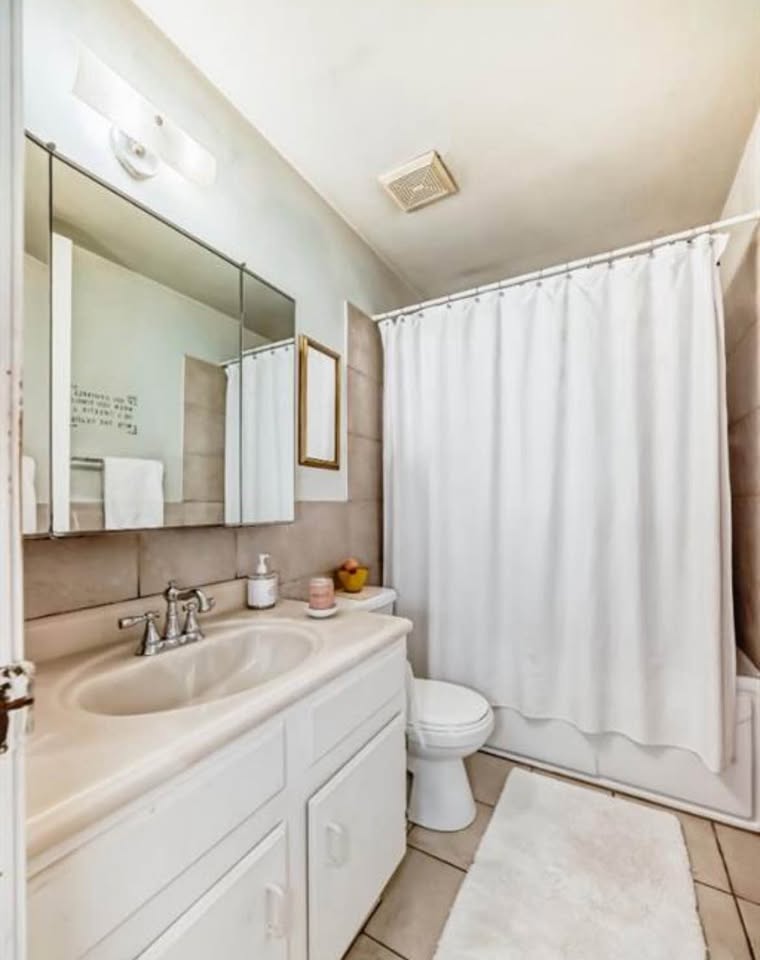 4 bedroom Unknown in Calgary, Alberta - Image 10