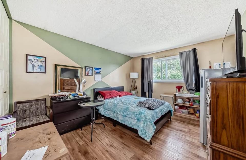 4 bedroom Unknown in Calgary, Alberta - Image 9