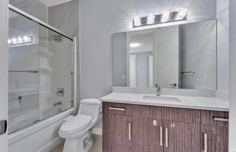 5 bedroom House in Chestermere, Alberta - Image 13