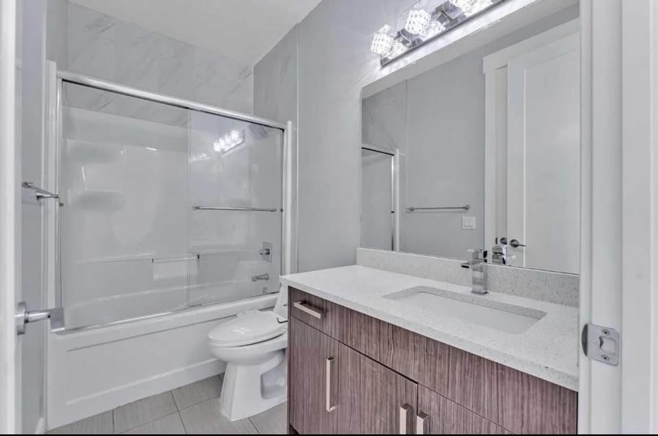 5 bedroom House in Chestermere, Alberta - Image 17