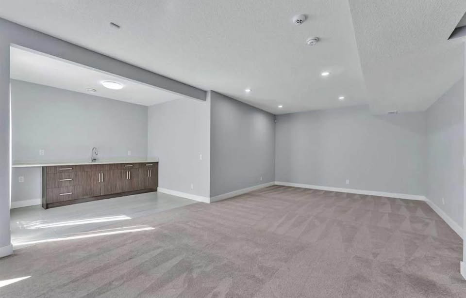 5 bedroom House in Chestermere, Alberta - Image 6
