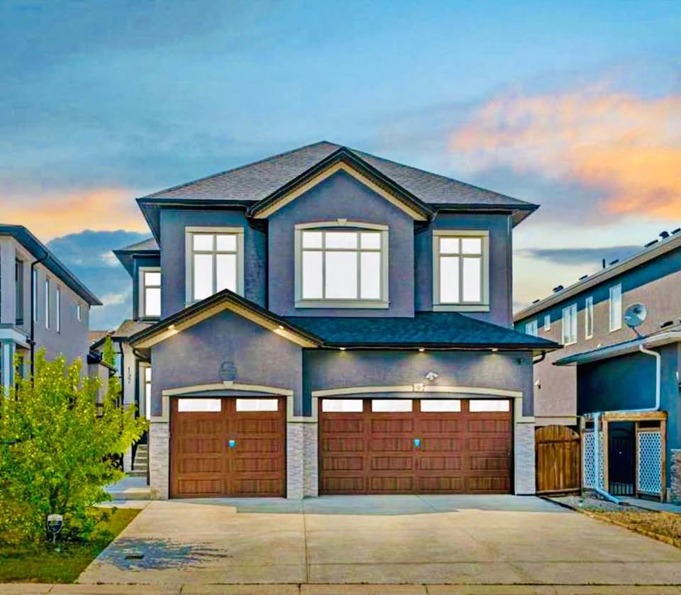 5 bedroom House in Chestermere, Alberta - Image 2