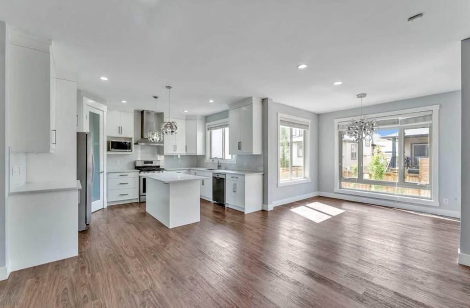 5 bedroom House in Chestermere, Alberta - Image 5
