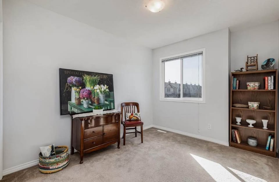 3 bedroom Townhouse in Airdrie, Alberta - Image 8