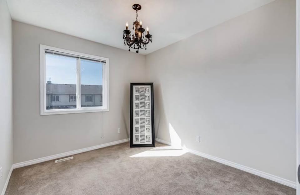 3 bedroom Townhouse in Airdrie, Alberta - Image 9