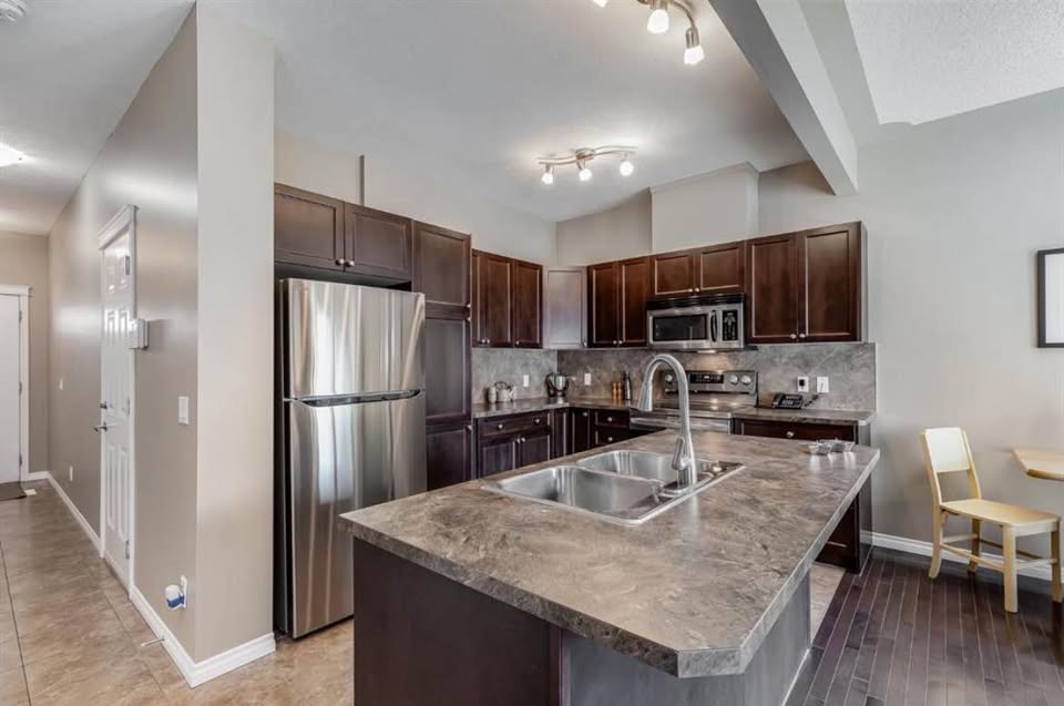 3 bedroom Townhouse in Airdrie, Alberta - Image 7
