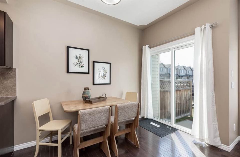 3 bedroom Townhouse in Airdrie, Alberta - Image 5
