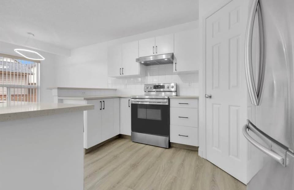 5 bedroom House in Calgary, Alberta - Image 13