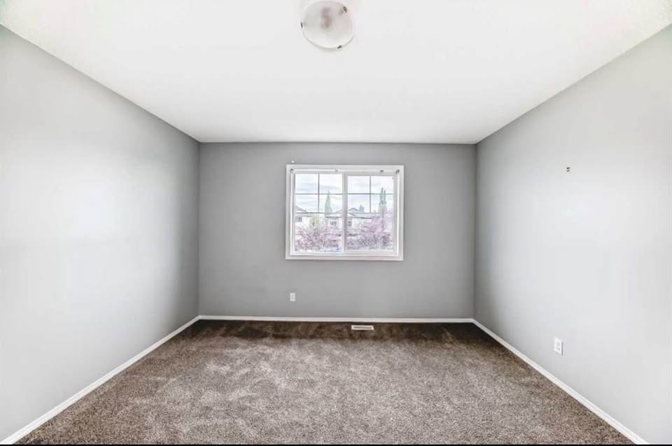 3 bedroom Duplex in Chestermere, Alberta - Image 3
