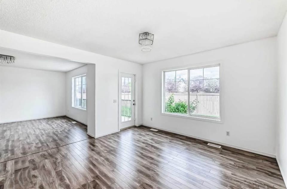 3 bedroom Duplex in Chestermere, Alberta - Image 6