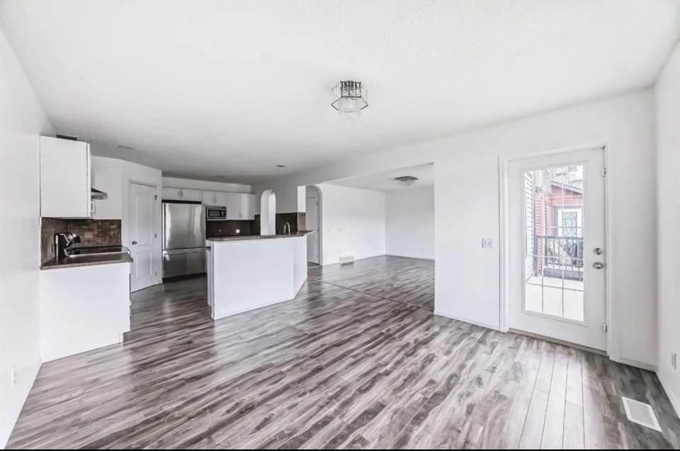 3 bedroom Duplex in Chestermere, Alberta - Image 9