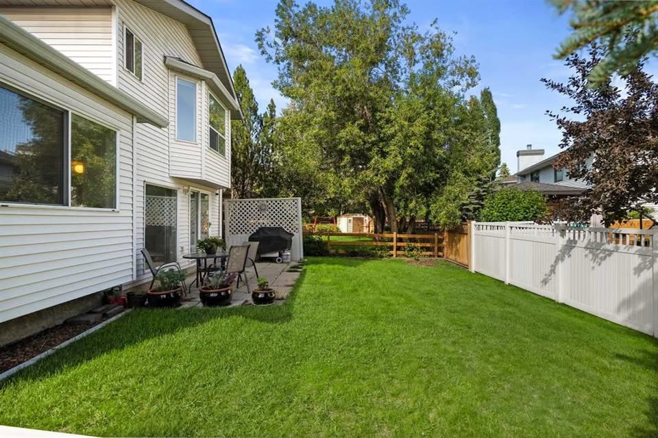 4 bedroom House in Calgary, Alberta - Image 10