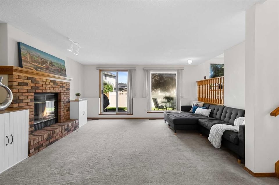 4 bedroom House in Calgary, Alberta - Image 4